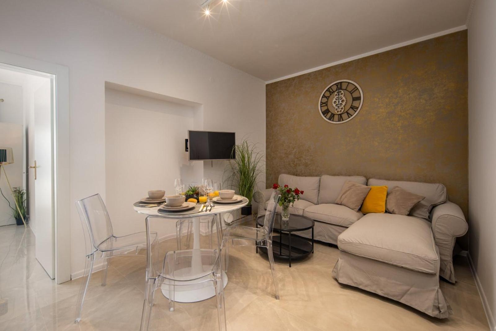 Adriatic, Rebecca With Heated Swimming Pool, Sew View, Childrens Playground *