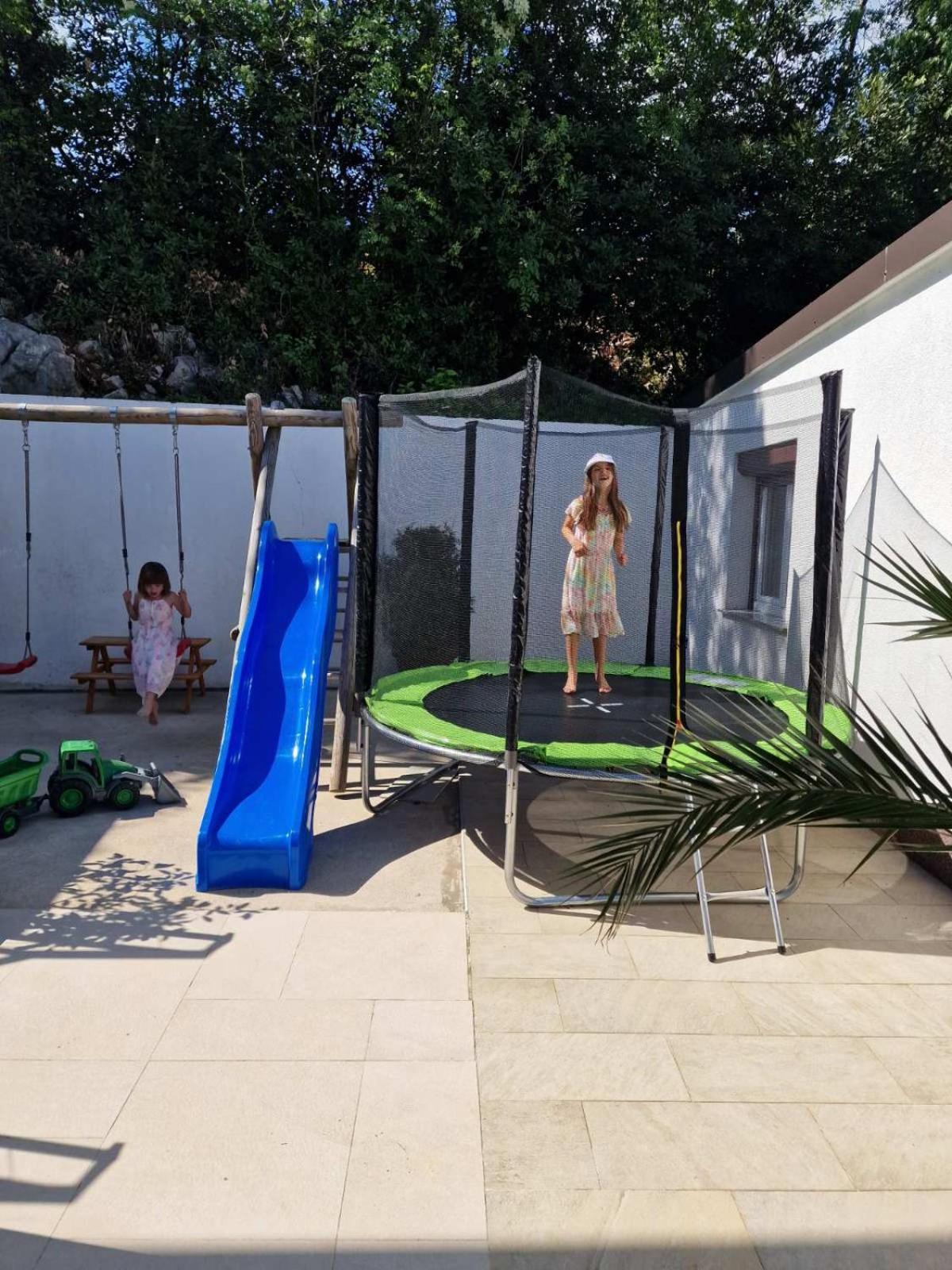 Adriatic, Rebecca With Heated Swimming Pool, Sew View, Childrens Playground Apartment *
